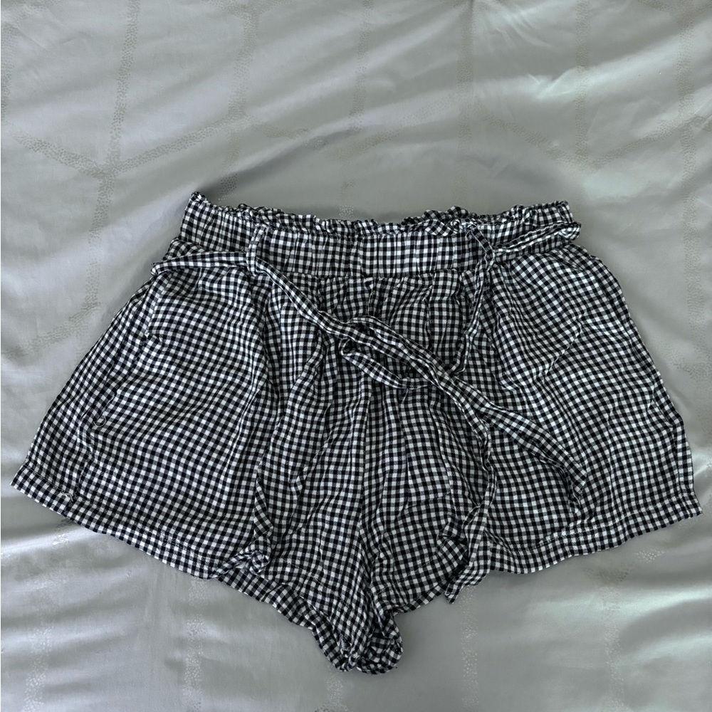 Forever 21 Black and white gingham shorts. Size Medium.